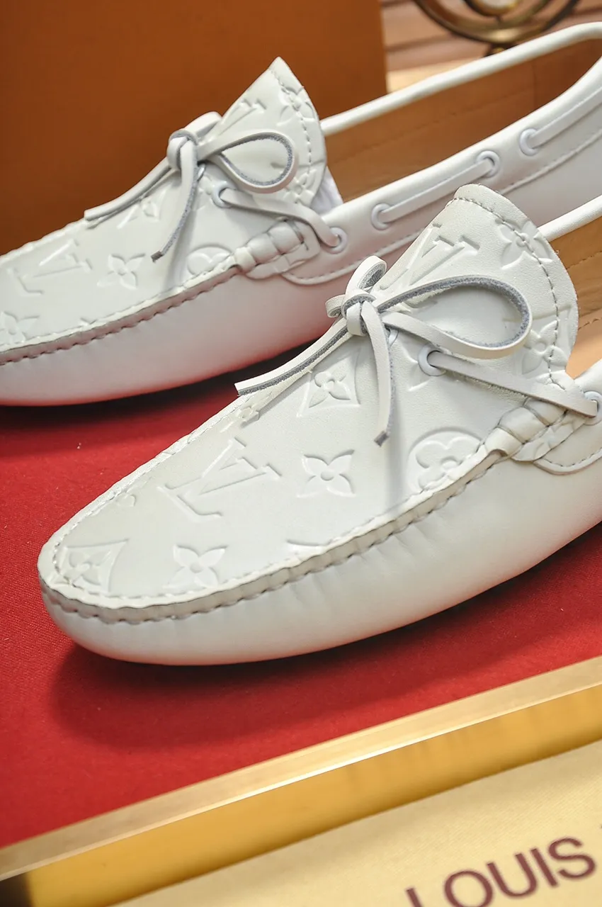 Men's men's shoes 💰420💶 [LV Doudou shoes] (water-dyed cowhide lining) new model is on the market, available on the official website. The new Doudou shoes are processed into single-color materials, and the uppers are made of imported cowhide material. The body of the shoe is fully hemmed with mark thread, and is lined with imported original cowhide leather. The elegant shoe shape is super suitable for all-matching, and the size is 38-44.